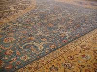 Besuch der Großen Moschee im Oman (Teppich in der Herren-Gebetshalle)