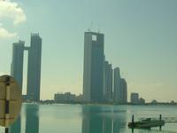 Abu Dhabi (Blick vom Heritage Village auf die Skyline)
