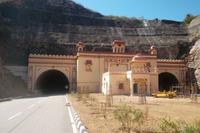 So schön sehen Autobahntunnel in Indien aus