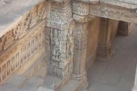 Verzierungen am Treppenbrunnen Rani ki Vav