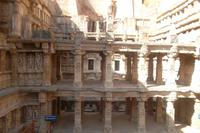 Treppenbrunnen Rani Ki Vav bei Patan