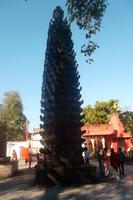 Ujjain, Steinlampen-Opfertürme im Harsiddhi-Mandir-Tempel