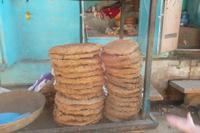 Ujjain: Mistfladen als Brennstoff oder zum Verputzen