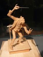 filigrane Schnitzkunst: der engagierte Dirigent