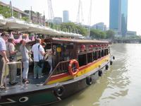 0325 Bootsfaht auf dem Singapur River