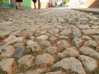 rustikaler Straßenbelag