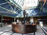 im Foyer des Starlight-Express-Theaters