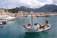 Fischerboot im Hafen von Sollér