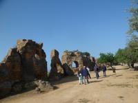 Sizilien 2014 112/ Reste der natürlichen Stadtmauer