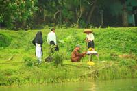 Am Ufer des Parfumflusses