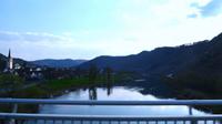 118 Fahrt über die Moselbrücke bei Ernst, Blick nach Bruttig-Frankel