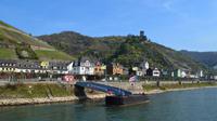 158 Schifffahrt durch das Mittelrheintal, Kaub mit Burg Gutenfels