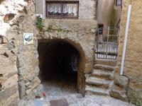 Durch diese dunkle Gasse