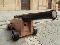Auch in Mdina stehen einige Kanonenreplikate.