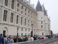 Vor der Conciergerie