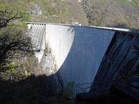 Verzasca Tal - Staumauer des Lago di Vogorno