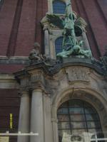 der Erzengel Michael wacht über dem Eingangsportal