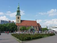 St.-Marien-Kirche  und Neptunbrunnen im Marienviertel 