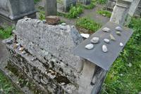 Glücksteine auf einem jüdischen Grab