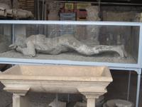 In Gips geformtes Opfer