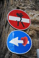 Verkehrszeichen in Florenz ein Kunstobjekt