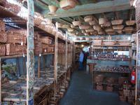 Riesige Auswahl an Körben und Souveniren