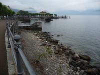 An der Promenade von Stresa mit Lago und Alpen im Hintergrund.
