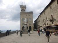Freiheitsplatz und Gouverneurspalast in San Marino