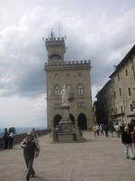 Freiheitsplatz und Gouverneurspalast in San Marino