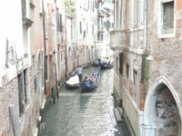 Geschwungene Kanäle in Castello