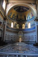 Apsis mit Stuhl des Paptes in San Giovanni in Laterano