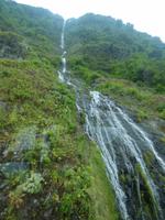 Wasserfall am Straßenrand