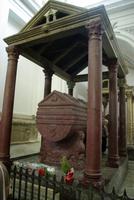 Palermo_Kathedrale_Grab_Kaiser_FriedrichII (1)