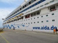 Die AIDAaura im Hafen von Korfu