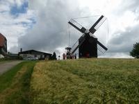 Kottmarsdorfer Bockwindmühle vor dramatischem Himmel