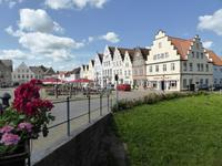 Friedrichstadt - Blick zu den Giebelhäusern am Markt