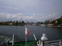 Das Schiff verläßt den Hafen von Mikolajki