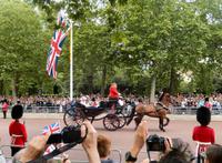 Camilla und Kate fahren vorbei