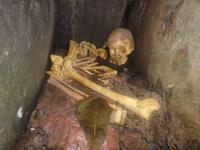 nachgestelltes Grab im Heritage Park