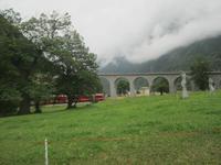 Fahrt mit dem Bernina-Express-Kreisviadukt in Brusio