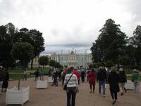 Blick aus dem Garten auf den Palast