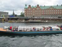Ausflugsboot für die Kanalfahrt