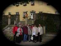 Gruppenbild vor Schloß Stohnsdorf