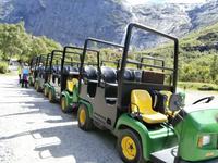 Trollautos am Briksdalsbreen