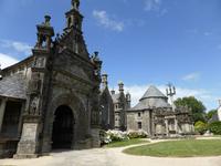 Guimiliau - umfriedeter Pfarrbezirk