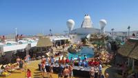 0869 AIDA Auslaufen aus Rhodos - Crew mixt Cocktails