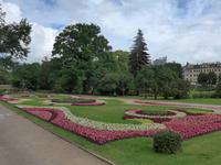 Lettland, Riga, Blumen vor der Nationaloper
