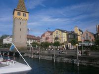 Blick von der Mole auf die Uferpromenade von Lindau
