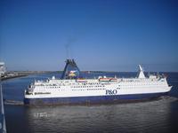 Die Fähre nach Zeebrugge legt vor uns ab