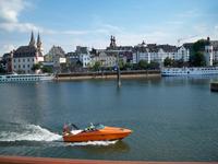 Warten vor der Schleuse, Koblenz